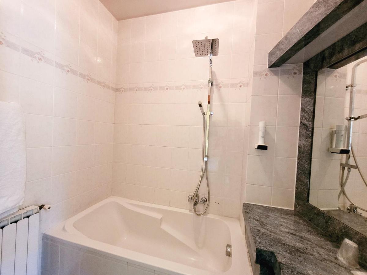 Rome Hotel Saint-Nazaire-en-Royans Bagian luar foto